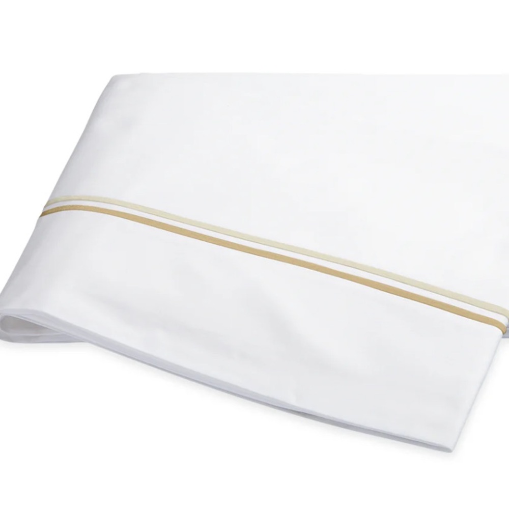MATOUK White Pillowcases champagne detail standard pillowcase set of two NWOT - Picture 2 of 9